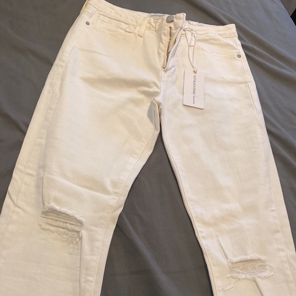 White Distressed Jeans - Size 29 NWT - Picture 3 of 6